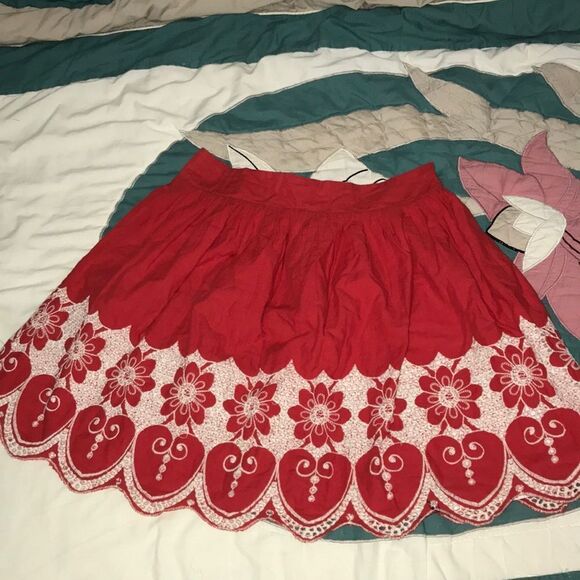 3/$15 Crystal candy Red floral scalloped tie lined skirt size small - Picture 3 of 9